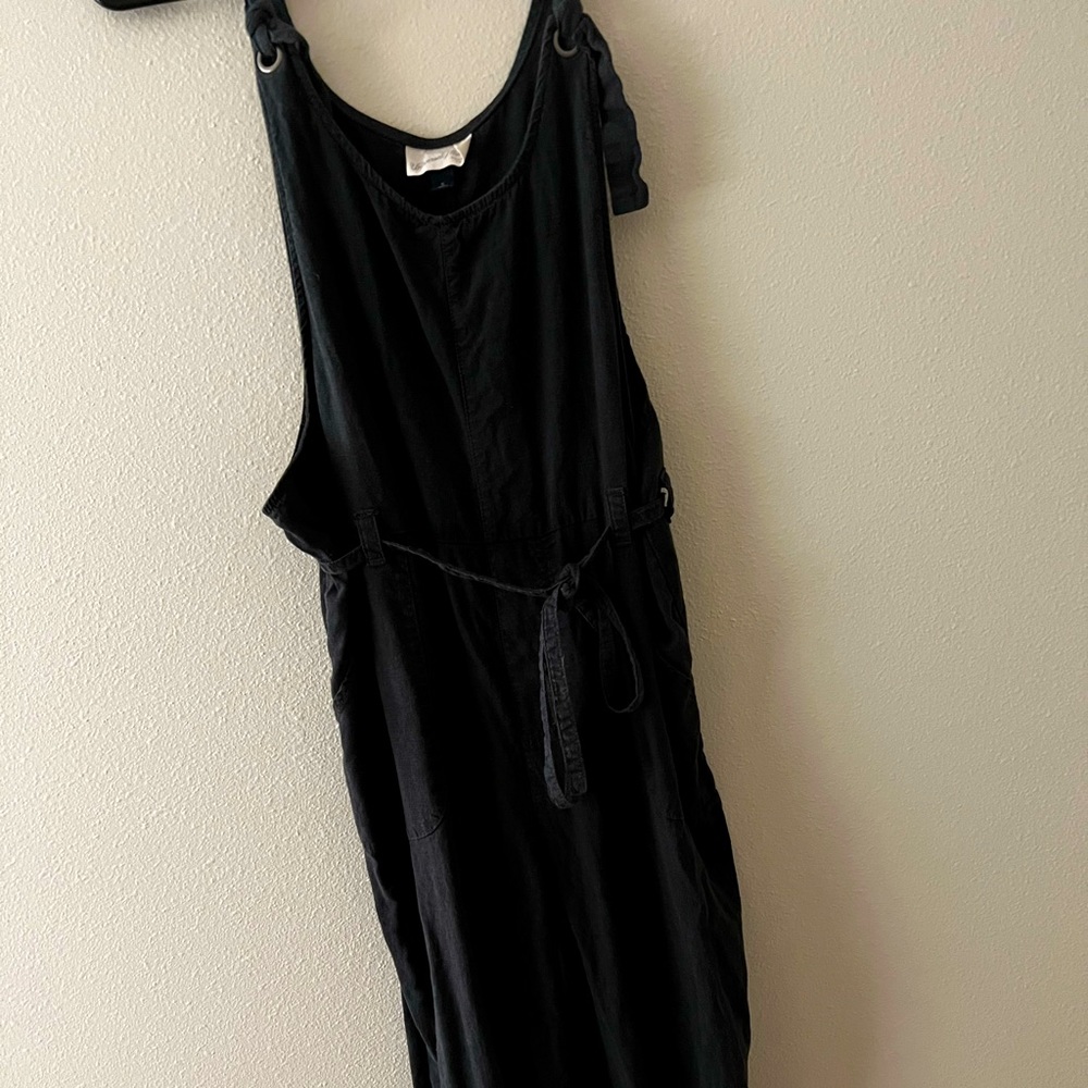 Navy linen jumpsuit!